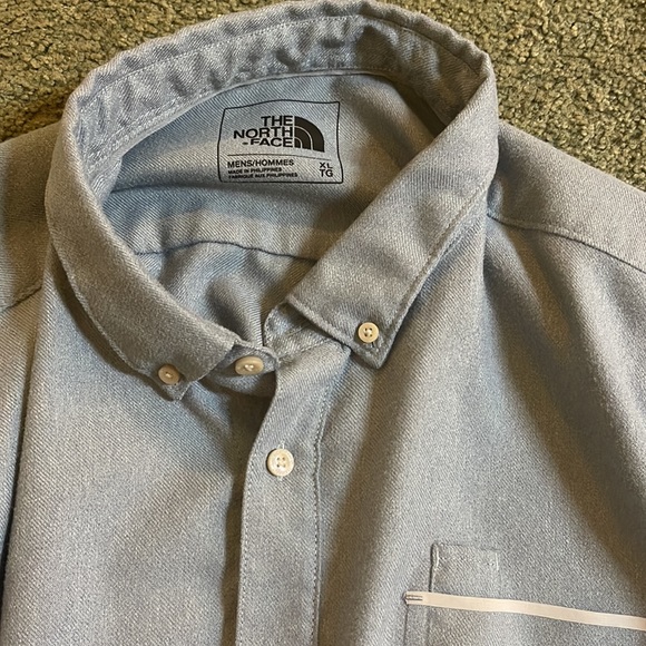 The North Face XL Light Blue Dress Shirt w/Pocket - Picture 2 of 4